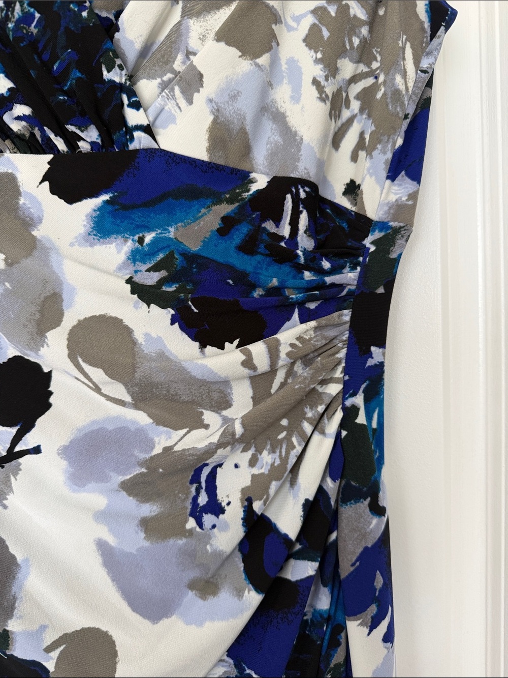 LAUREN Floral Sheath Dress in Blue and Gray - Picture 5 of 8